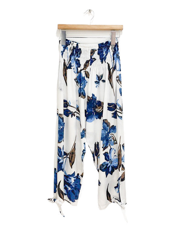 3/4 pant with hem ties - various prints