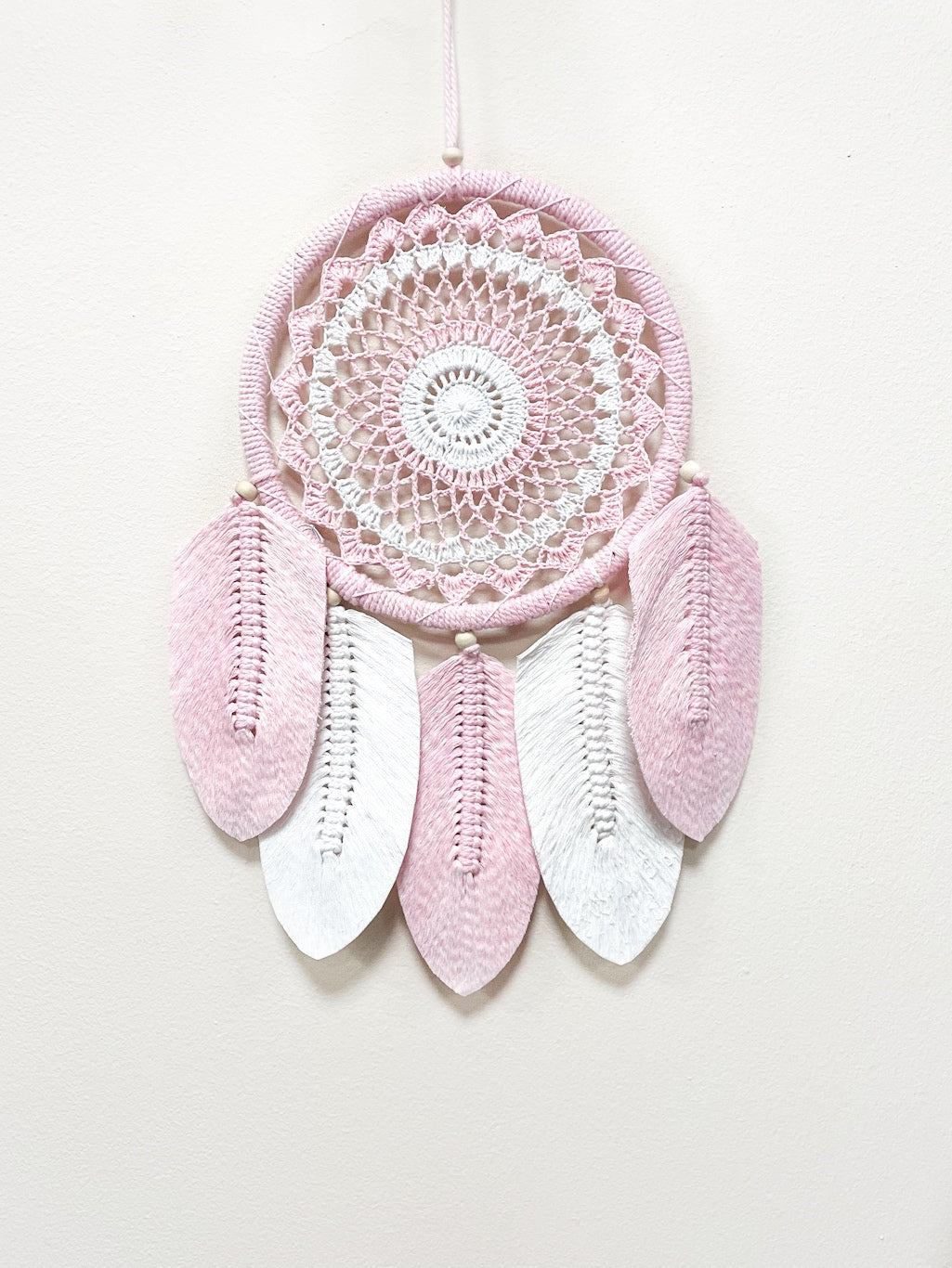 Crochet dreamcatcher with macrame leaves - width 22cm - various colours