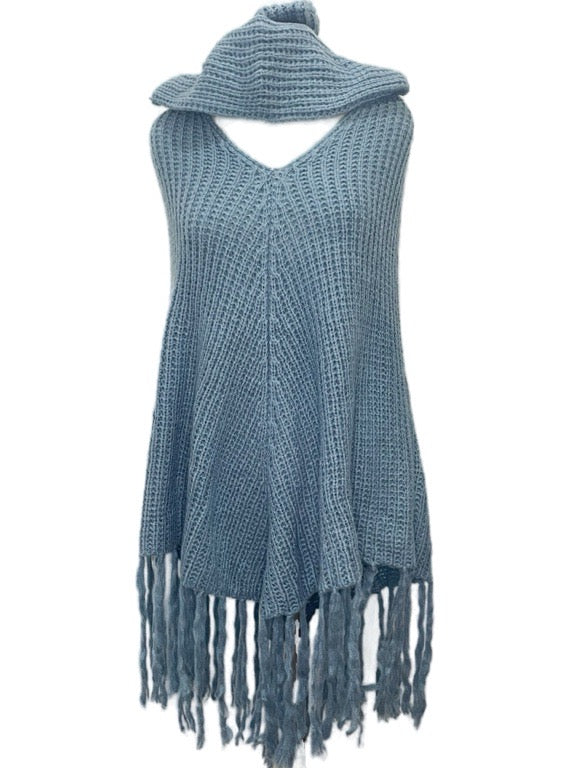Poncho with cables, hoody & tassels