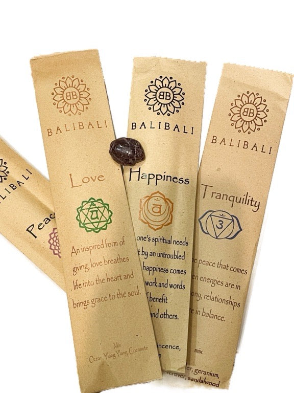 Kraft paper packages with Balibali branding and text on a white background