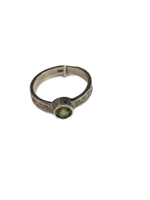 Silver and green crystal ring - size 7