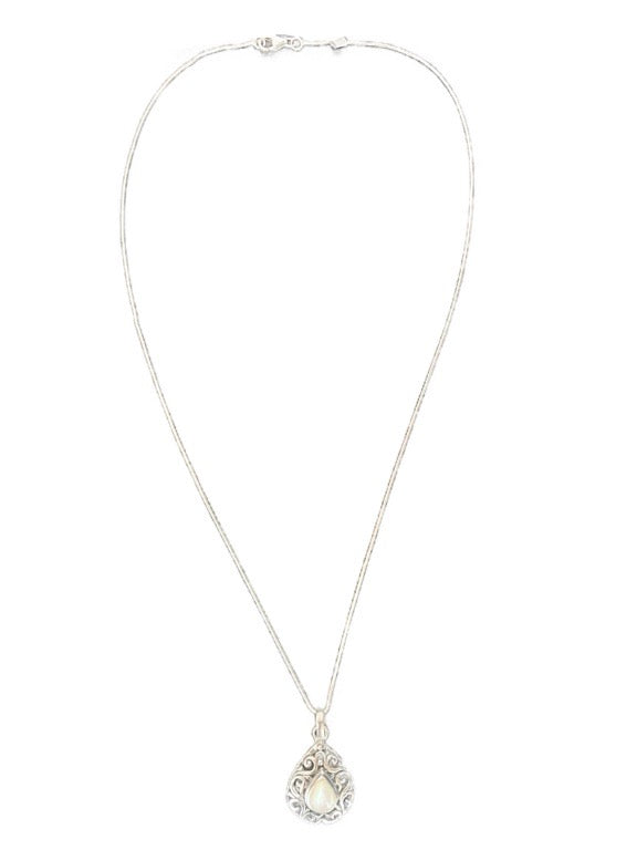 Mother of pearl teardrop silver necklace