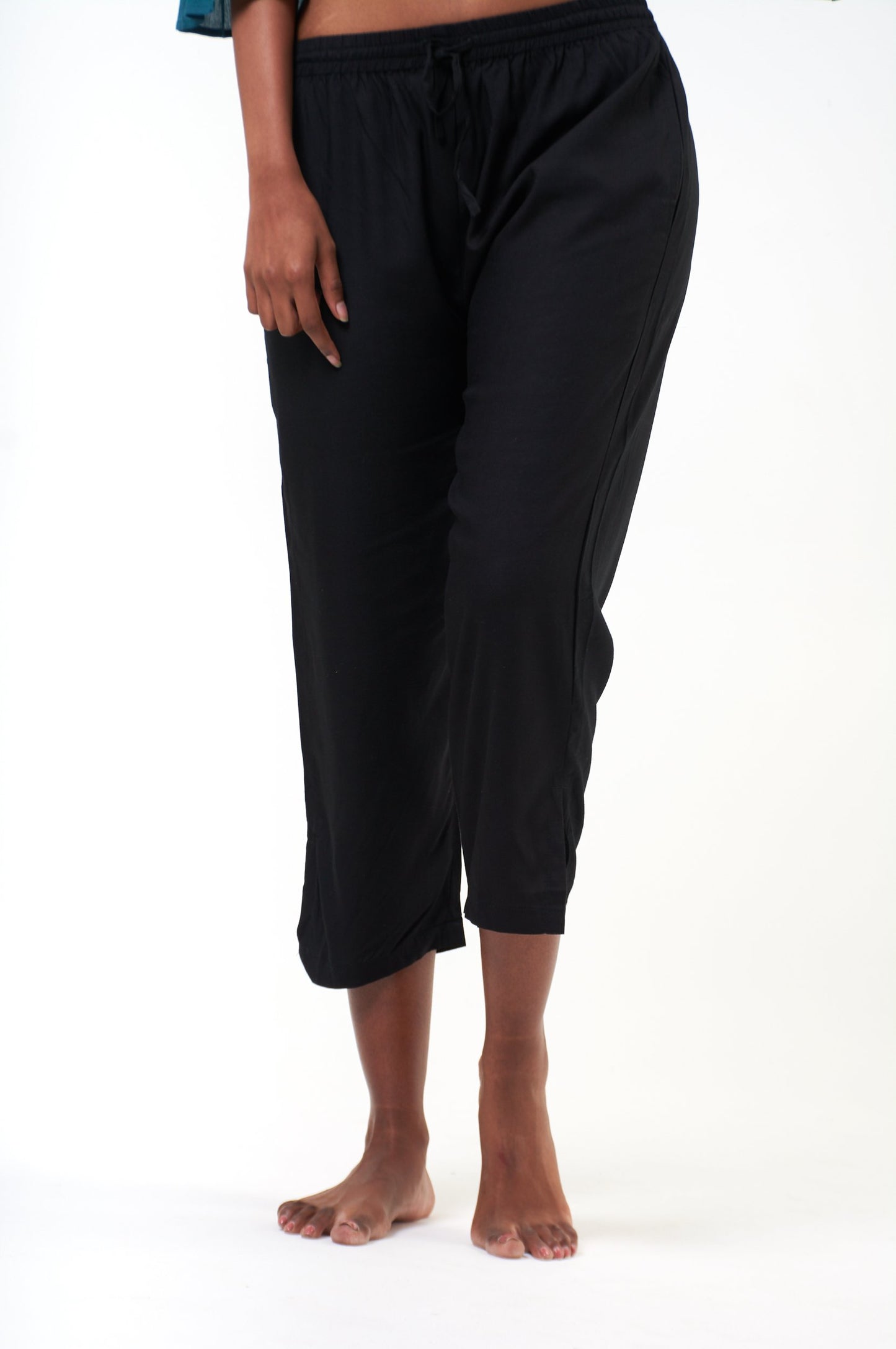 Simple capri pants with drawstring