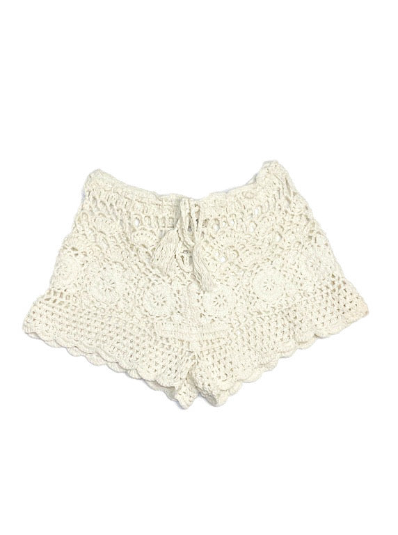 Crochet shorts with circle and scallop design