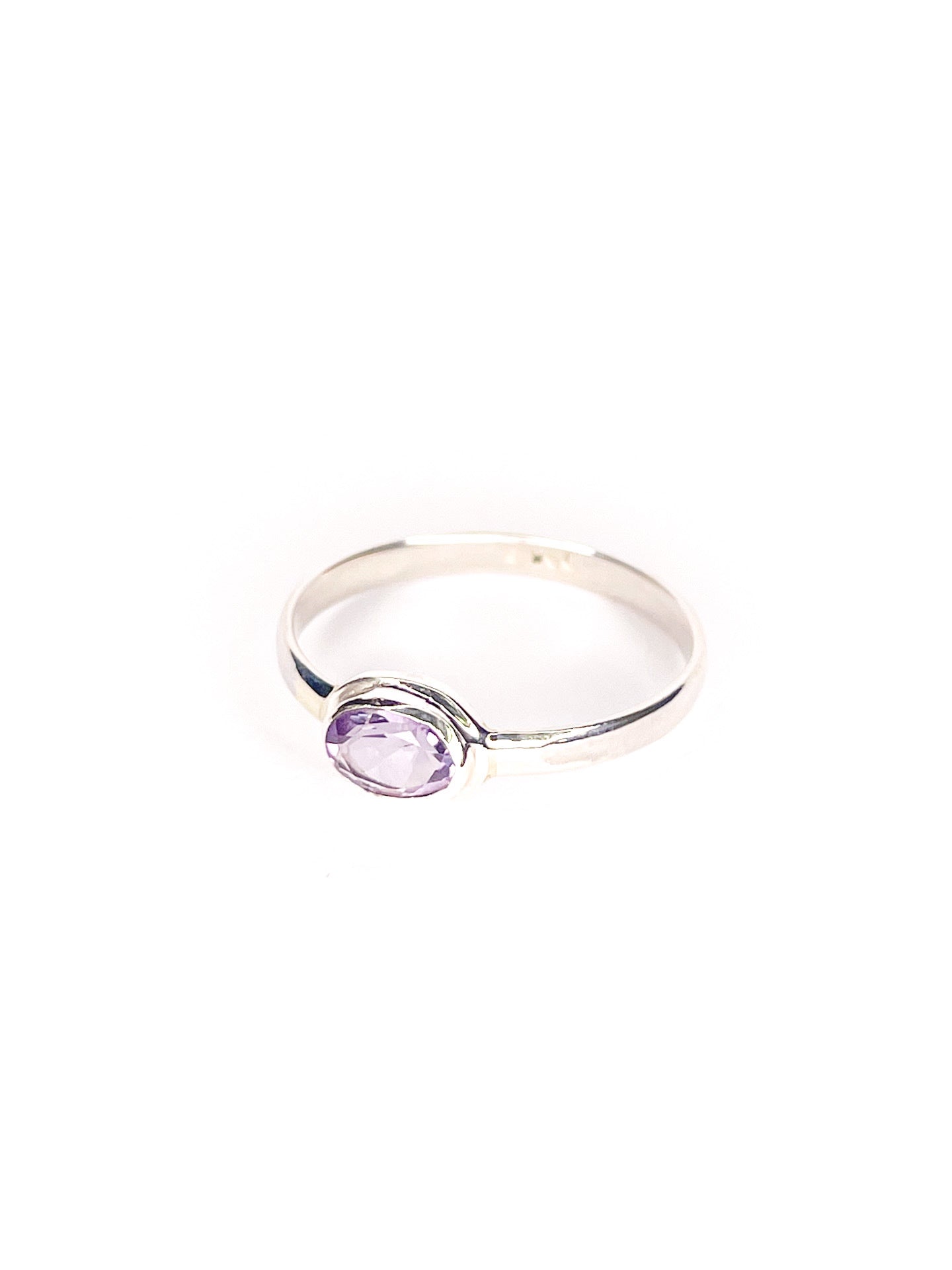 Oval amethyst silver ring