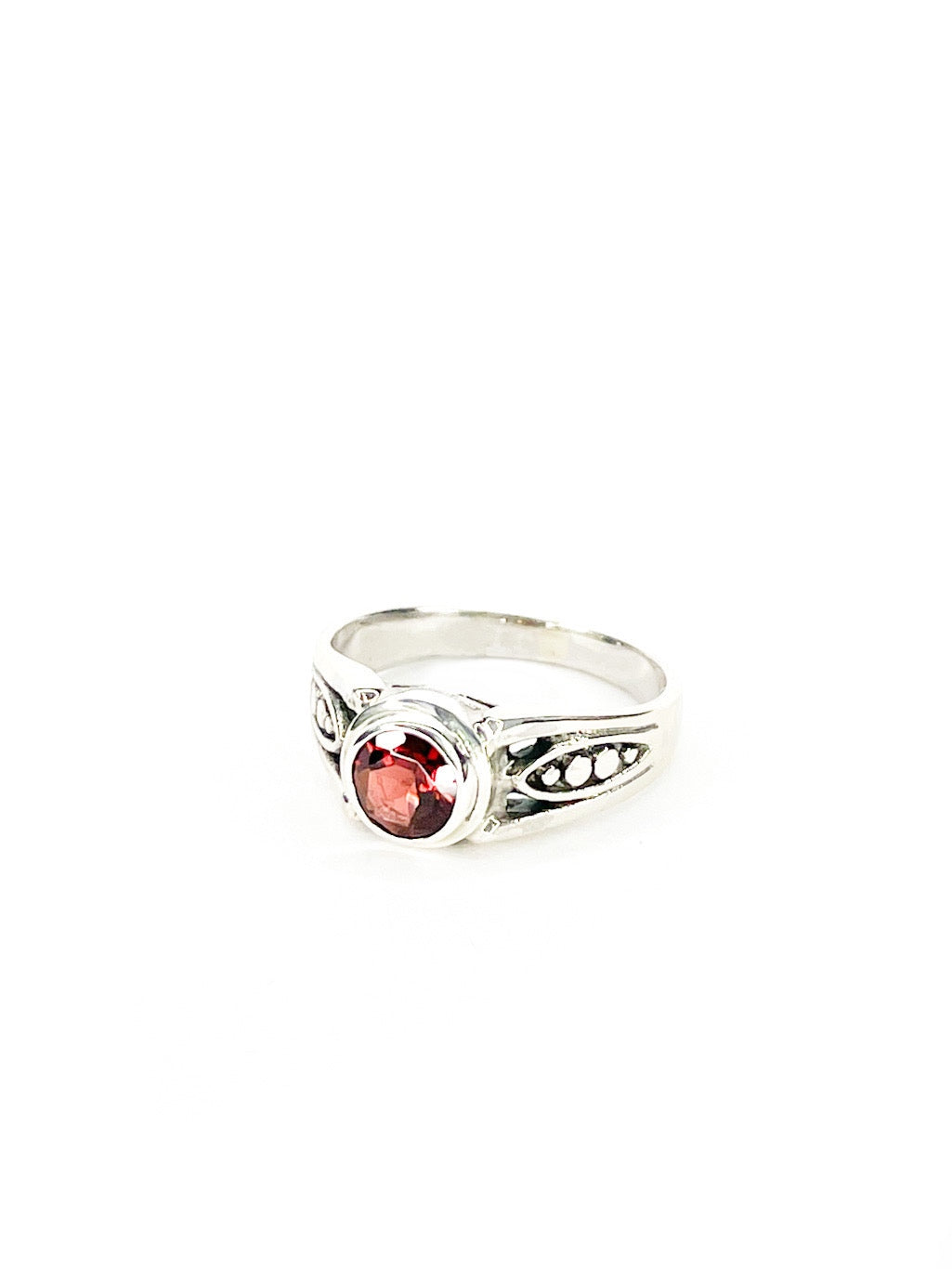 ❤Round garnet silver ring