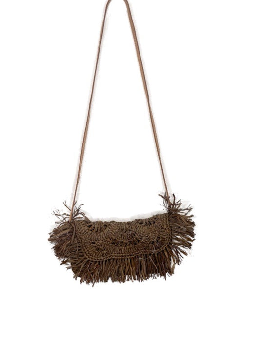 Handmade straw bag with leather sling