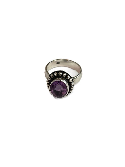 Oval amethyst silver ring