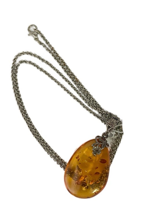 Amber pendant necklace 6 grams