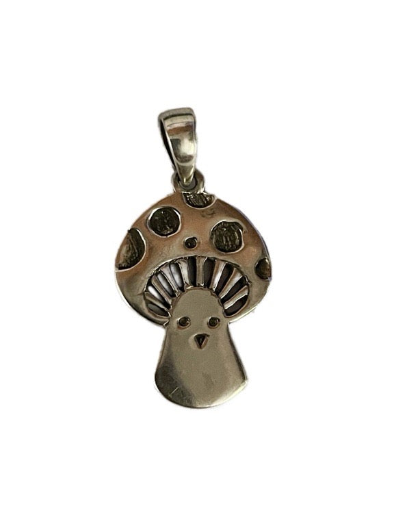 Mushroom pendant silver
