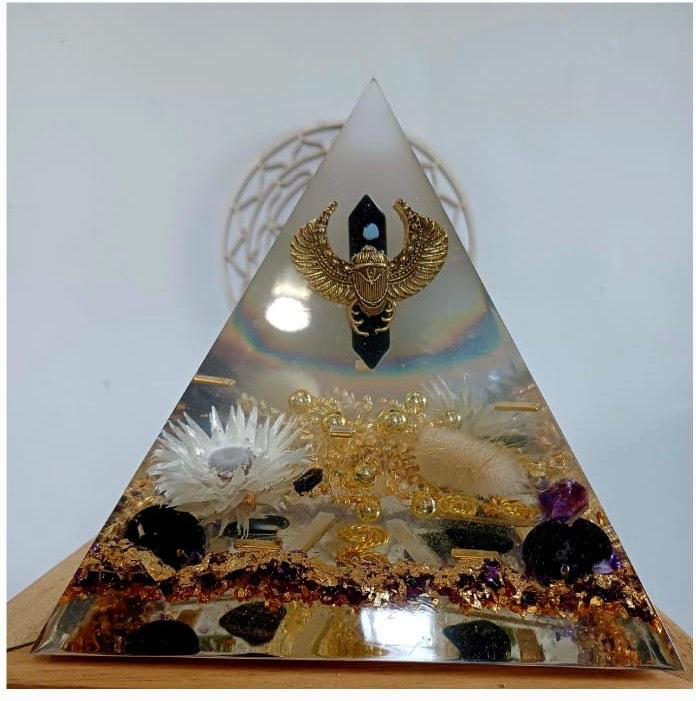 ❤Orgonite Pyramid- Obsidian/Moonstone