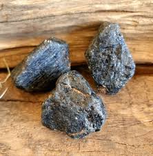 ROUGH TOURMALINE - MEDIUM