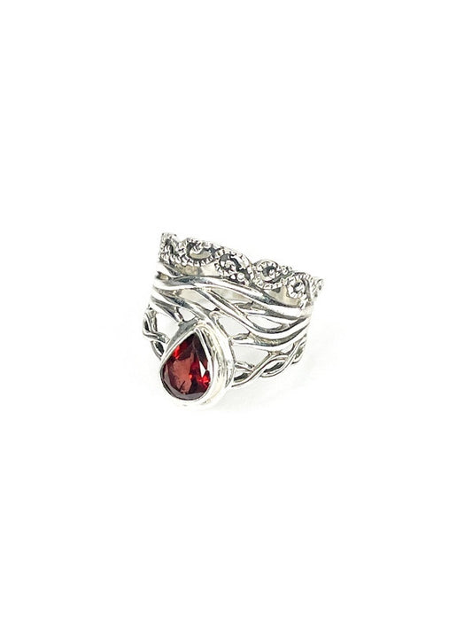 Teardrop garnet silver ring