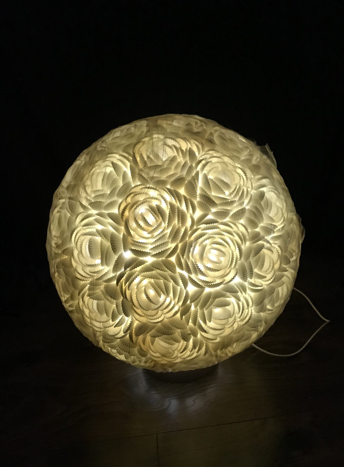 White Ark Shell Sphere Lamp