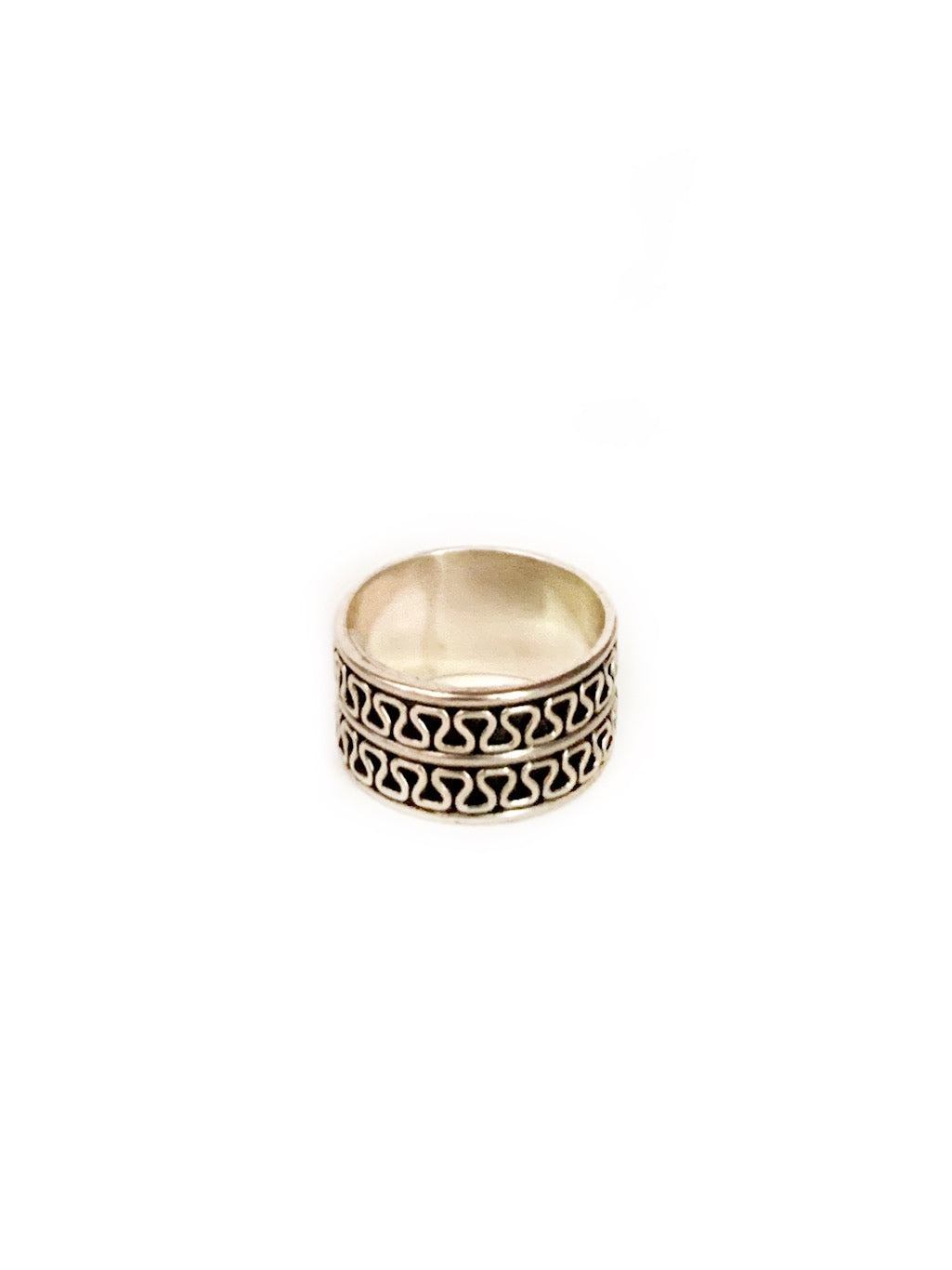 Swiggle design silver ring